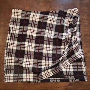 Exlura Black, White,Maroon Plaid tube style‎ top with Cinched Design. Size XL